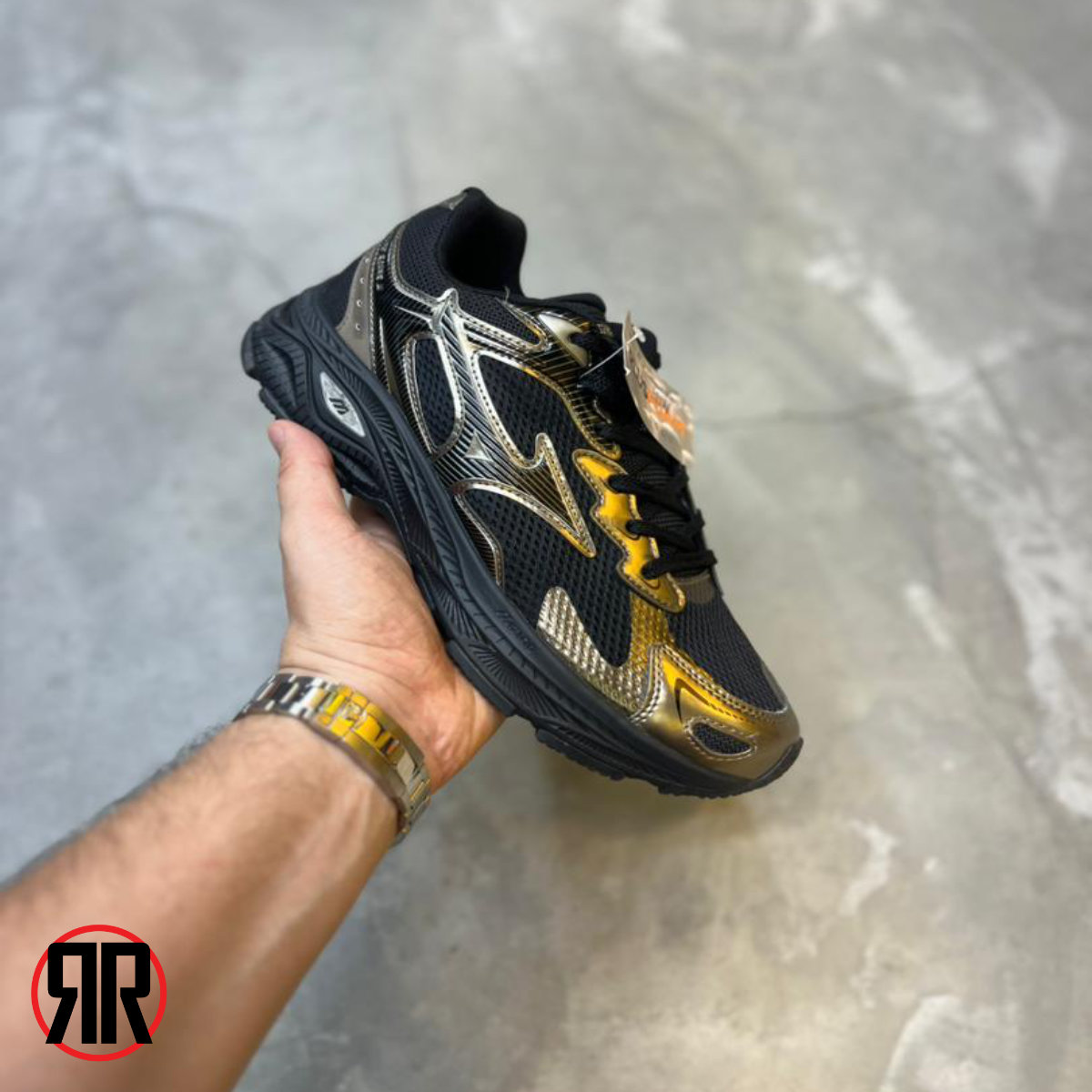 RN کتونی میزانو Mizuno-blac-sil