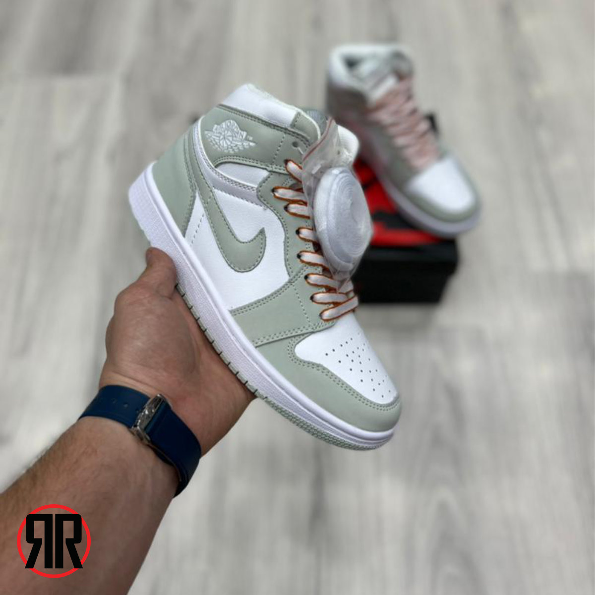 کتونی زنانه نایک Nike Air Jordan 1 High کتونی زنانه نایک Nike Air Jordan 1 High